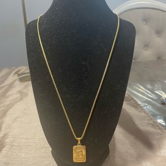 Elegant Gold “G” Stainless Steel Pendant Necklace - Picture 1 of 3